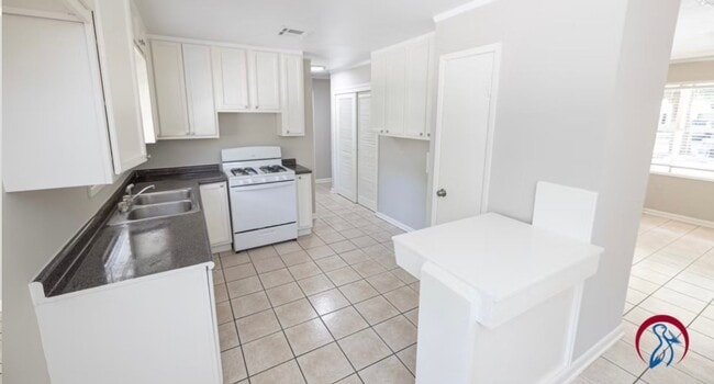 Building Photo - Charming 3-Bedroom Single-Family Home in M...