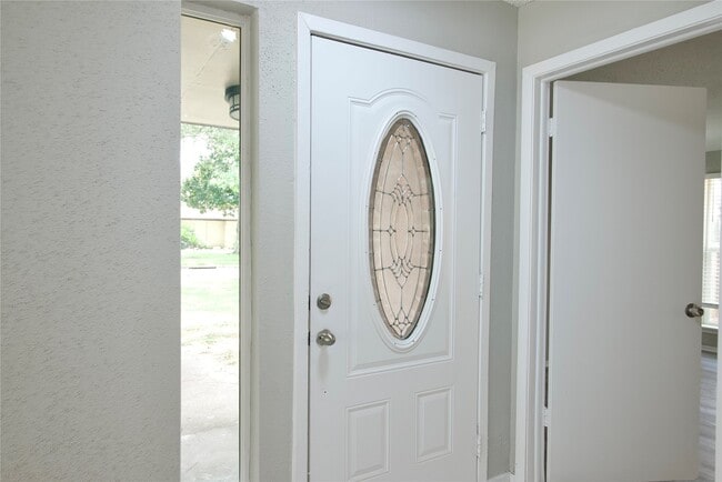 Foto del edificio - 5111 Pinewilde Dr