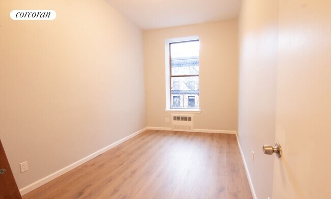 Building Photo - 10 W 87th St
