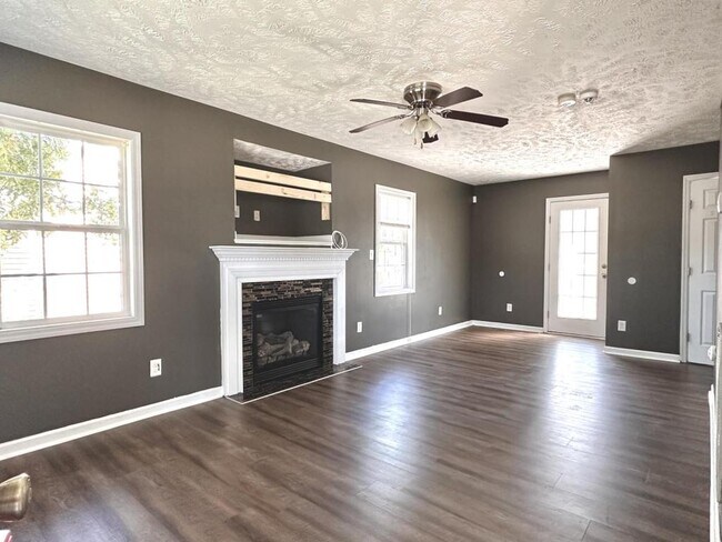 Foto del edificio - 4425 Scenic Pines Dr