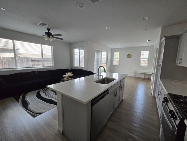 Foto del edificio - Home For Rent