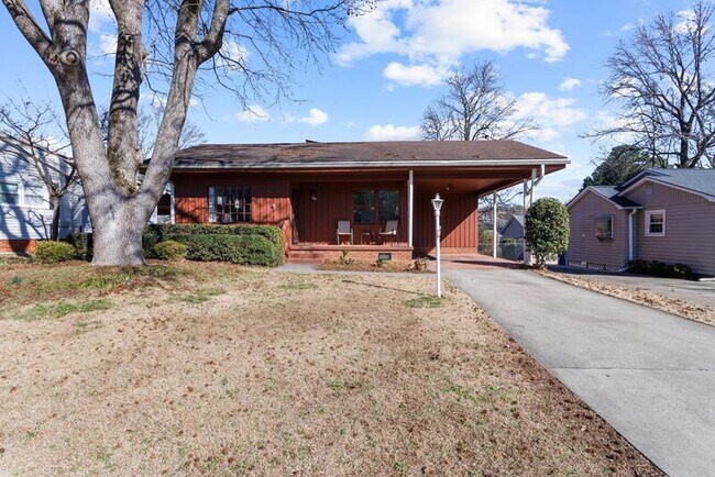 Building Photo - 40 Blythewood Dr
