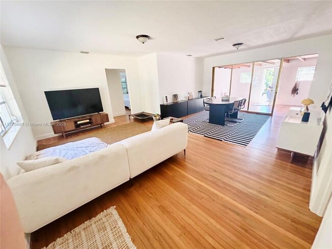 Building Photo - 3 bedroom in Miami Shores FL 33150