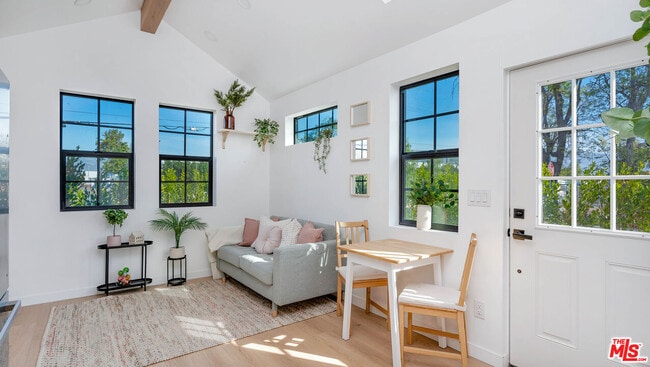 Foto del edificio - 6761 Case Ave