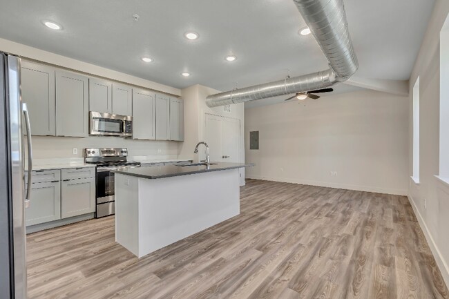 Foto del edificio - 606 W North Temple St