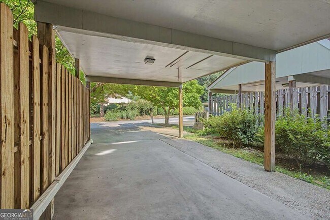 Building Photo - 6350 Hawthorne Terrace