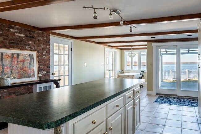 Foto del edificio - 33 Eagle Hill Rd