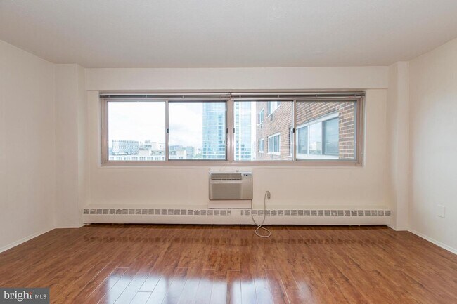 Building Photo - 2101-17 Chestnut St