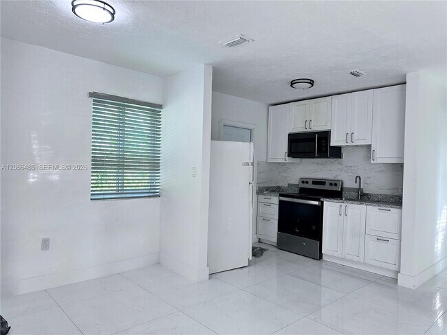 Foto del edificio - 12780 NW 16th Ave