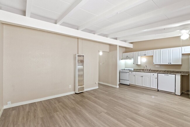 Building Photo - 418 Brookside St