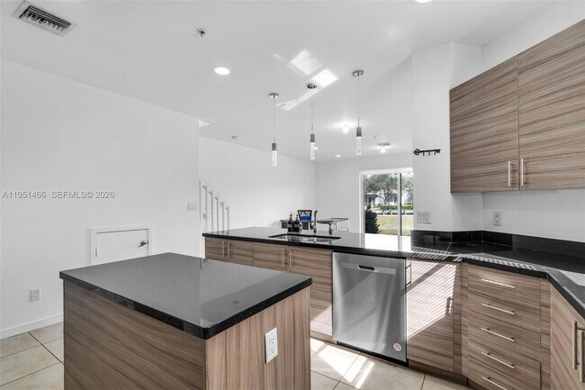 Foto del edificio - 2735 SW 81st Terrace