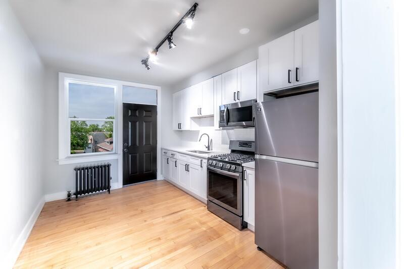 Foto principal - 841 E 86th St