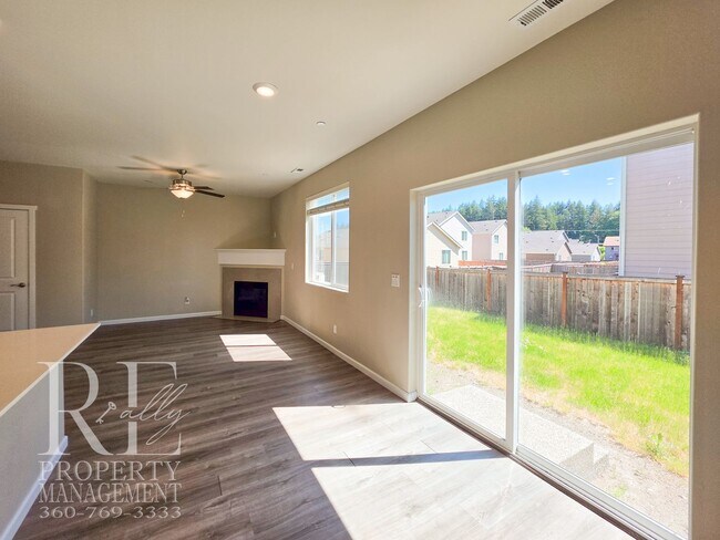 Foto del edificio - Bright Bremerton Home with A/C, and Fully Fenced Yard