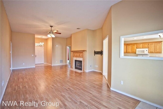 Building Photo - 3 br, 2 bath House - 4442 W. Patrick Street