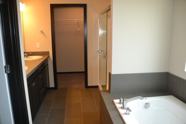 Foto del edificio - 3372 Inverness St