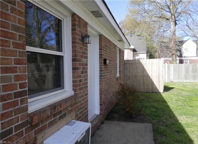 Building Photo - 8919 Brighton St