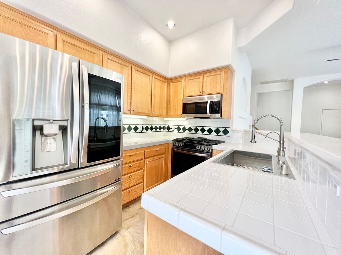 Foto principal - Beautiful 2Bd/2.5Ba with office located in...