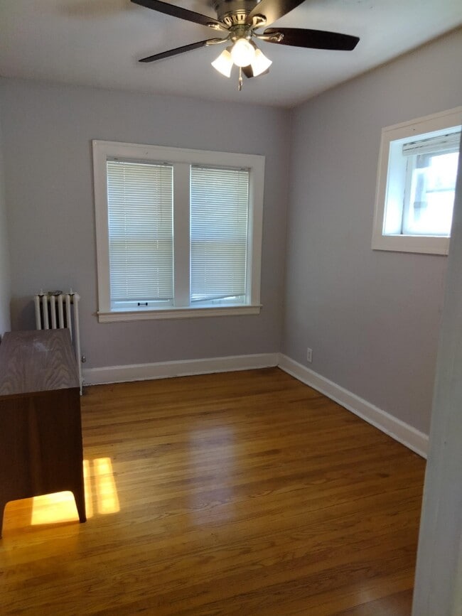 Building Photo - 1220 W 104th St