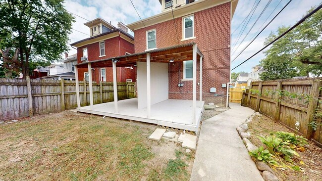 Building Photo - 978 Linwood Ave