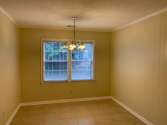 Building Photo - Matthews Ranch Home