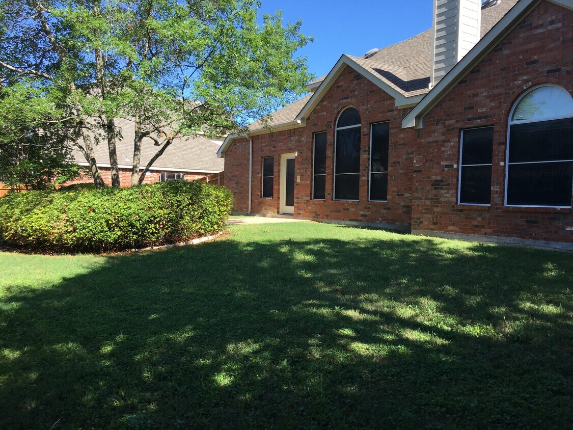 Foto del edificio - 1310 Tanglewood Dr