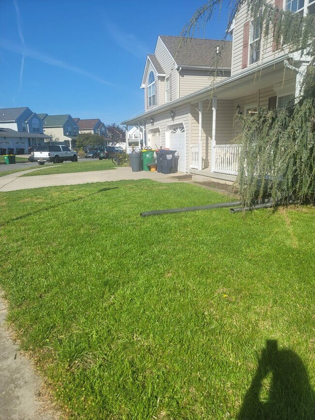 Building Photo - Middletown Townhouse