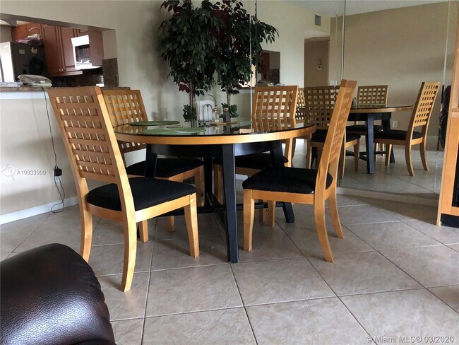 Foto del edificio - 901 SW 128th Ave
