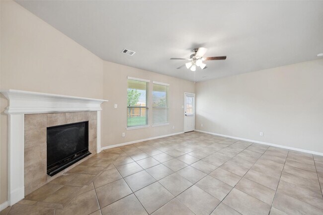Building Photo - 1306 S Maple Dr