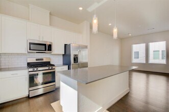 Building Photo - 4810 Martin Oaks Ln