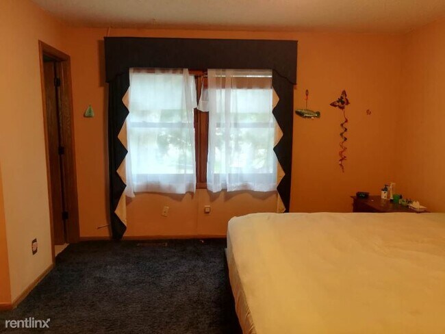 Foto del edificio - 4 br, 3 bath House - 4023 11th Avenue NW