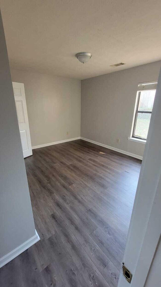 Foto del edificio - 6010 Meridian Ln