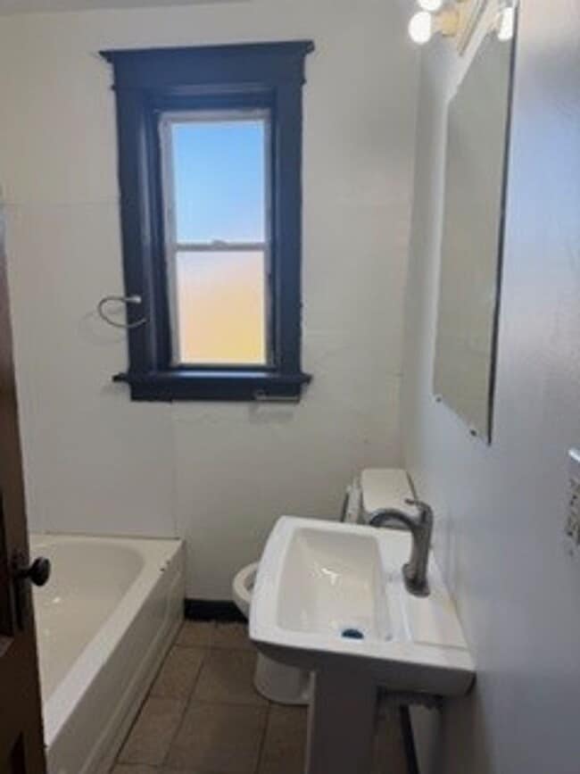 Building Photo - Bingham Apartments