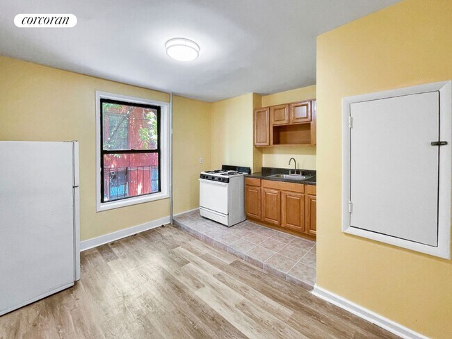 Building Photo - 445 Dekalb Ave