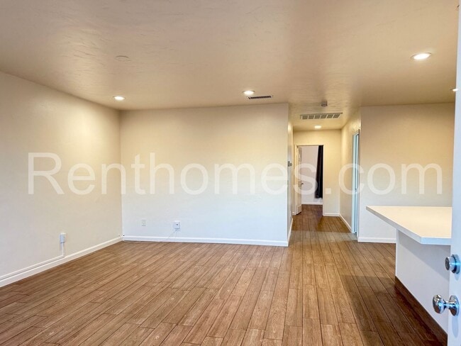 Foto del edificio - 5034 Baxter St