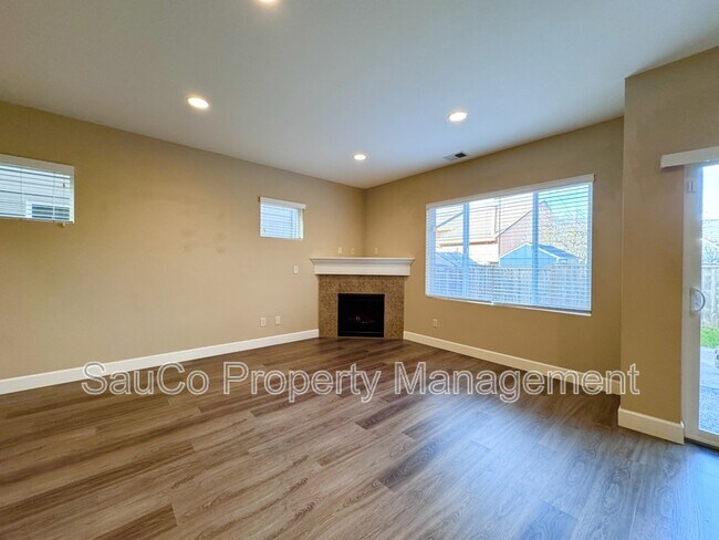 Foto del edificio - 4017 SE Lone Oak St