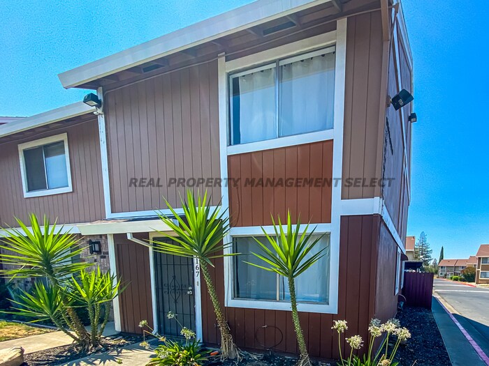 Primary Photo - MOVE-IN SPECIAL - 2 Bed 1.5 Bath Condo in ...