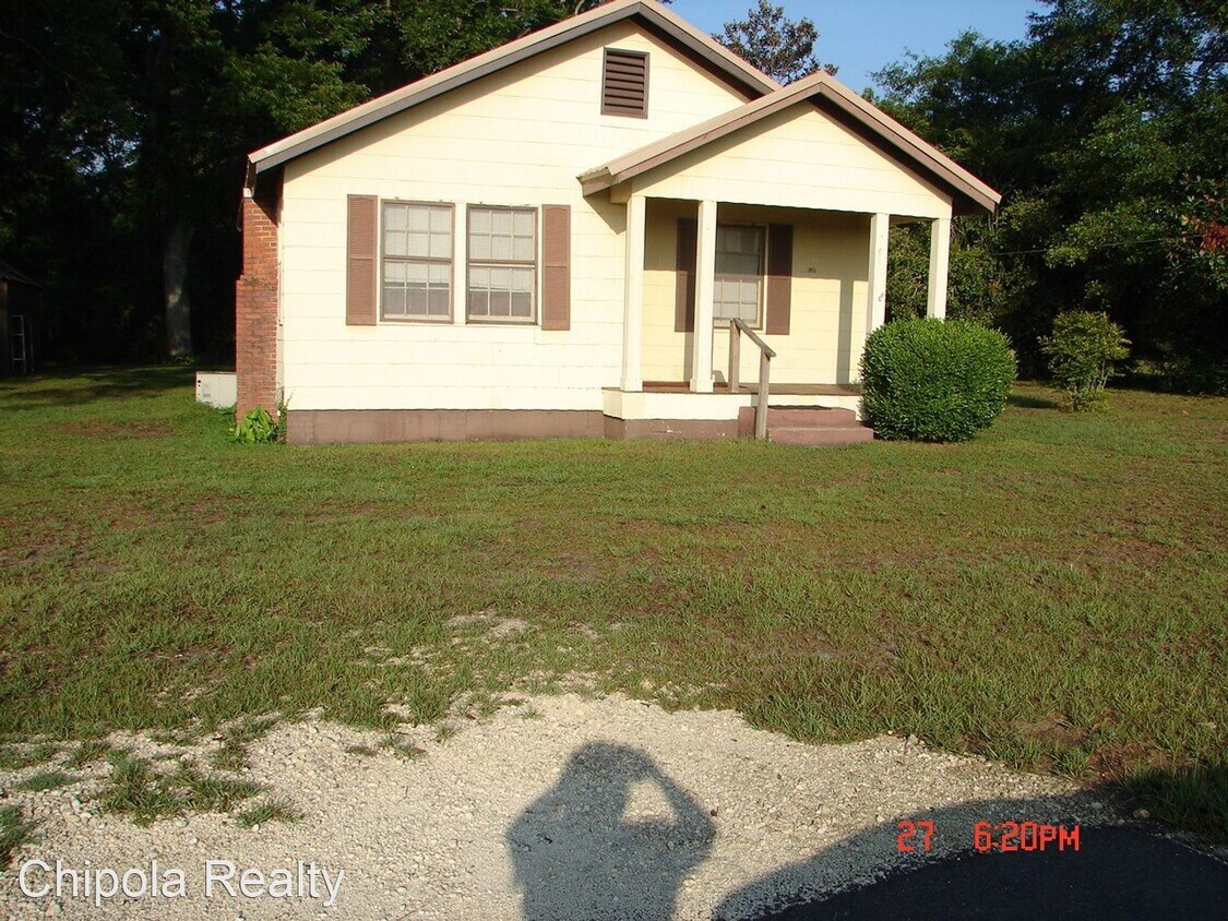 2 br, 1 bath House 2333 Fillmore House Rental in Marianna, FL