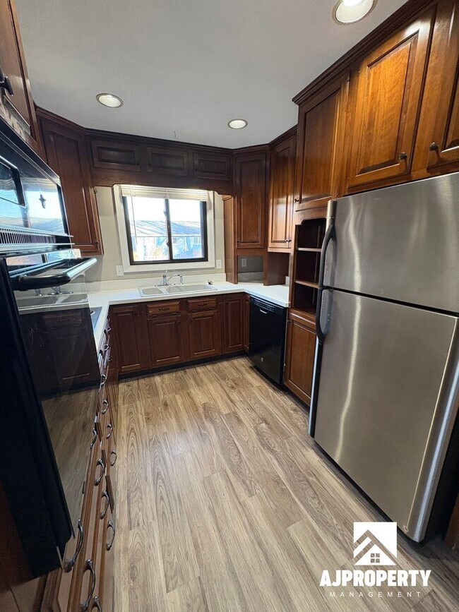 Building Photo - 3014 S Phillips Ave