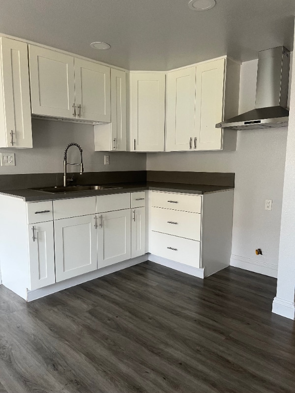 Building Photo - 1156 W 39th St