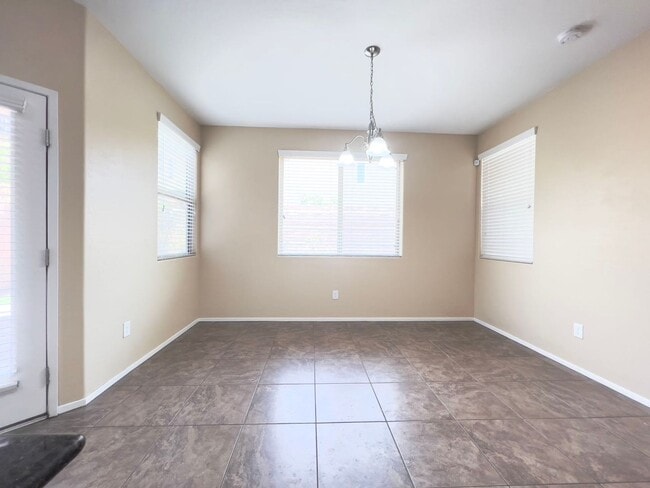 Building Photo - Nice two-story single-family house