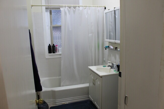 Foto del edificio - 896 Beacon St