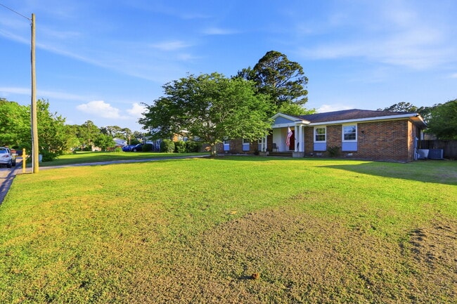 Building Photo - 607 Oakwood Ave