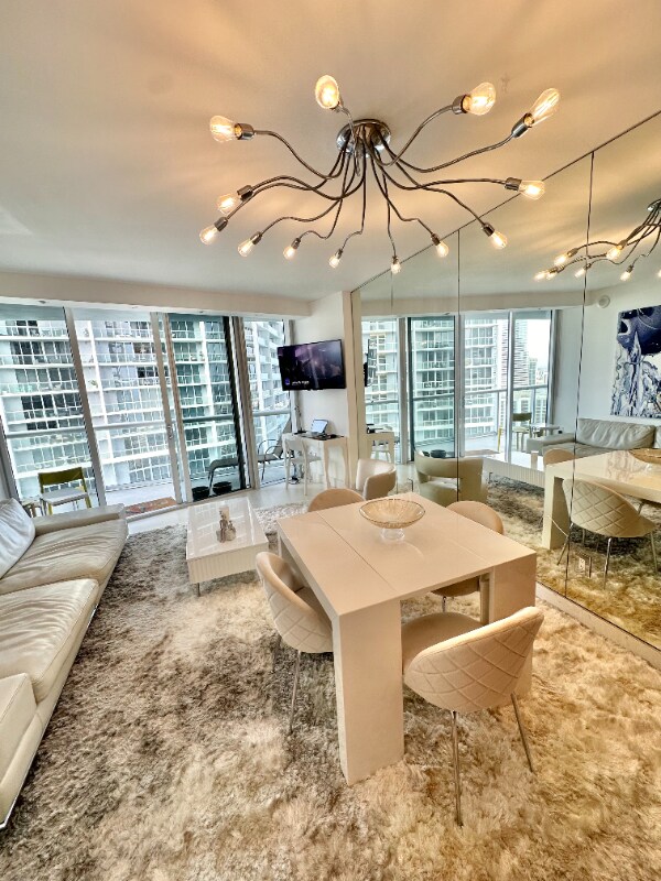 Primary Photo - 495 Brickell Ave