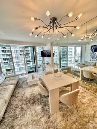Building Photo - 495 Brickell Ave