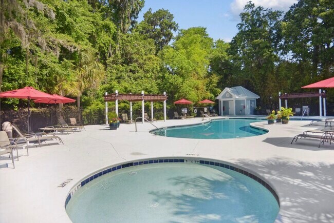 Piscina comunitaria - 100 Kensington Blvd