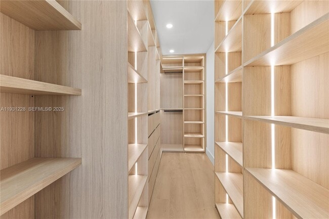 Foto del edificio - 16859 Crestview Ln