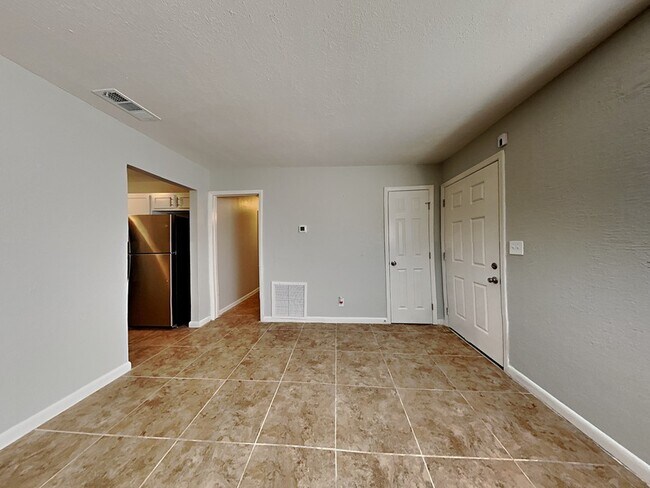 Foto del edificio - 6817 Jack Horner Ln