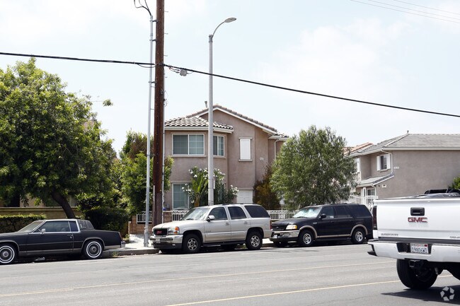 Foto del edificio - 9635 Woodman Ave