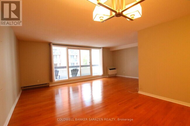 Photo du bâtiment - 141 Somerset St W