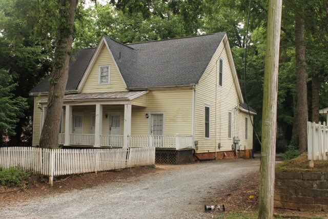 Photo - 575 Waddell St Apartments